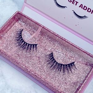 Lashaholic Lashes